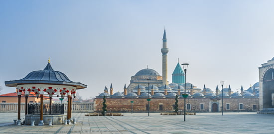 Piazza e complesso di Mevlana a Konya