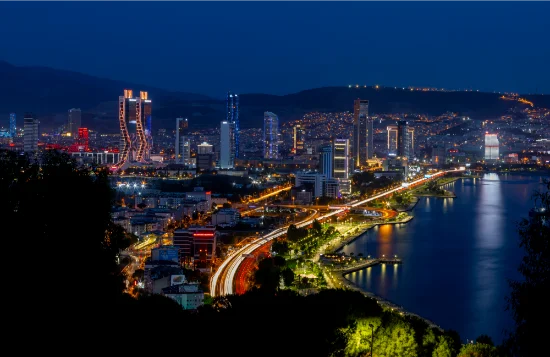Bayraklı e Karşıyaka nella baia di İzmir