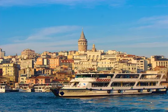 La Storia del Ponte di Galata: Un Simbolo di Istanbul